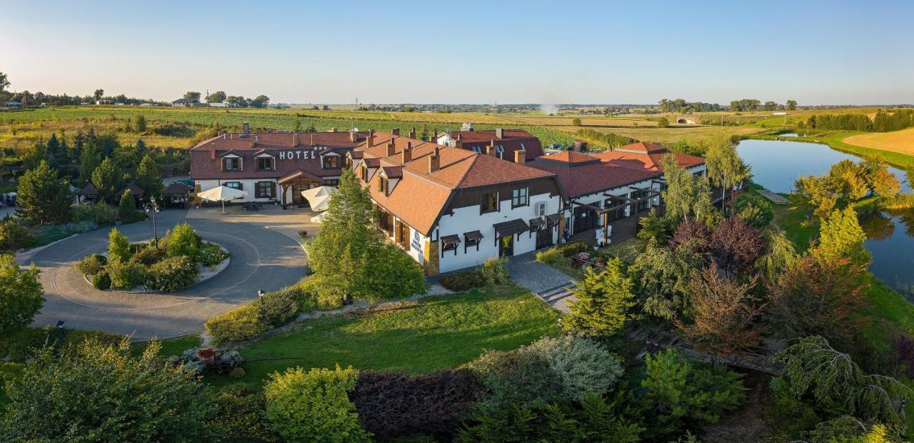 Dwor Bogucin Hotel&Restauracja Buitenkant foto
