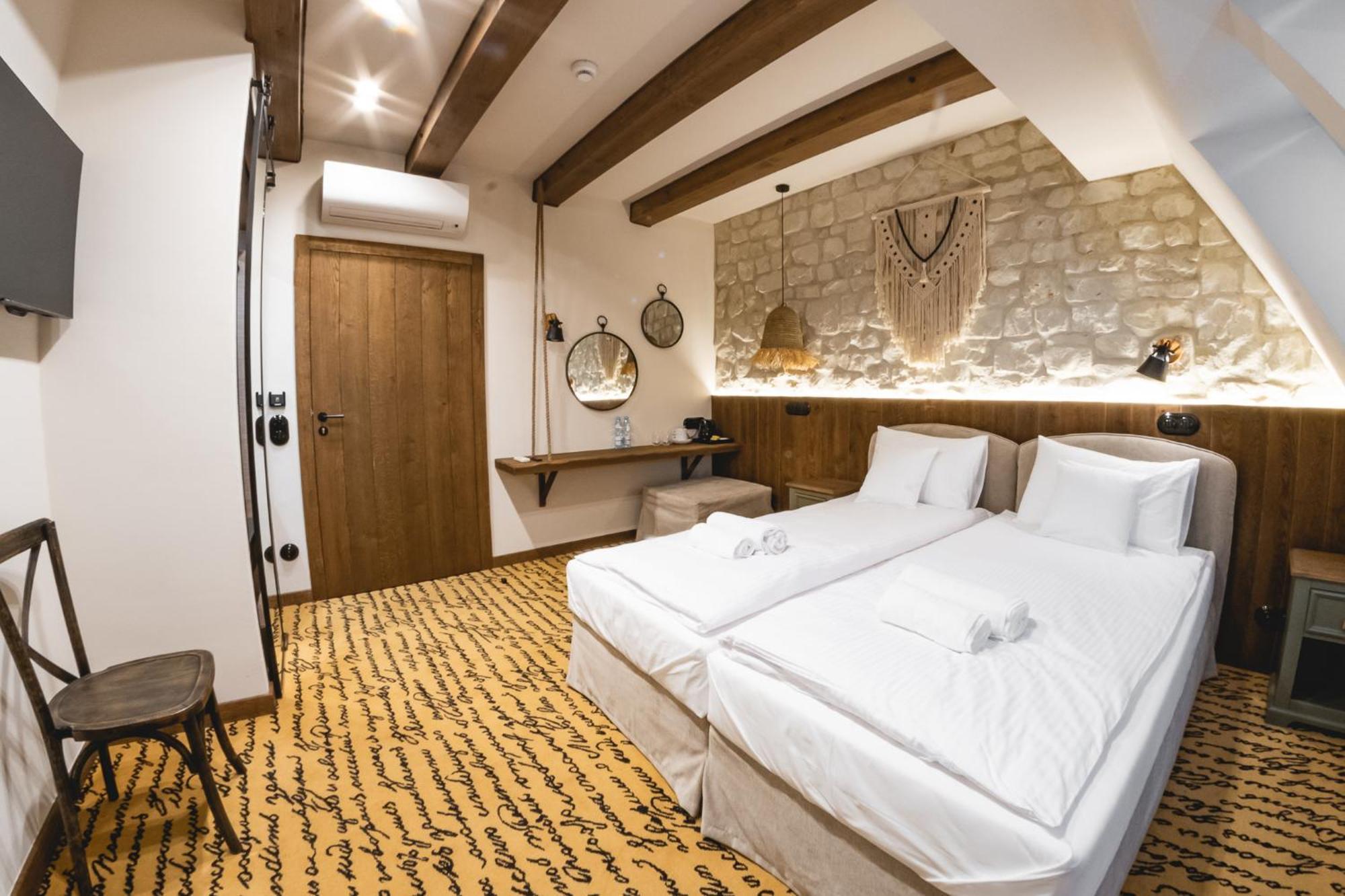 Dwor Bogucin Hotel&Restauracja Buitenkant foto
