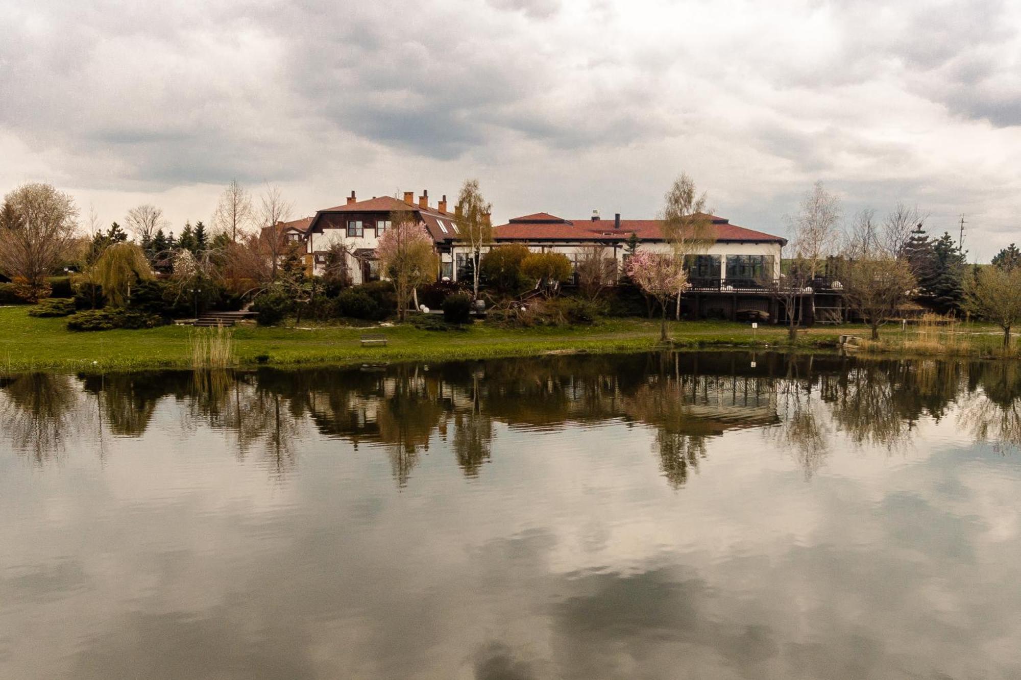Dwor Bogucin Hotel&Restauracja Buitenkant foto