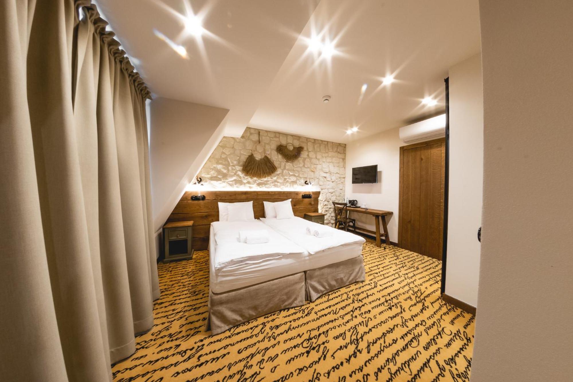 Dwor Bogucin Hotel&Restauracja Buitenkant foto
